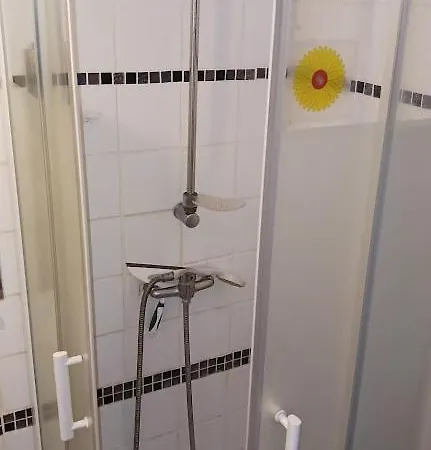 Apartment Independent Kitchen&shower Free Parking