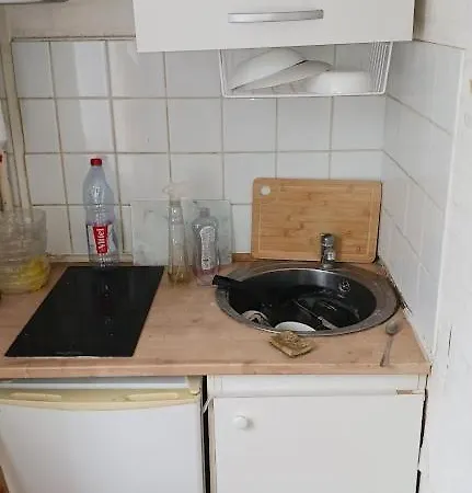 Apartment Independent Kitchen&shower Free Parking *